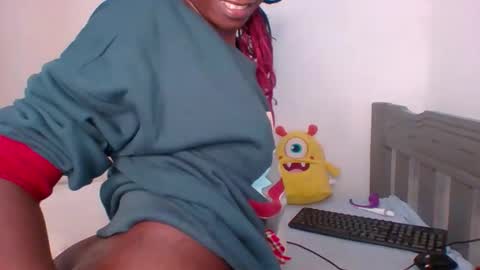 Snapshot of luscious_cuvy chatting on 12.22.25 luscious online show from 12.22.25