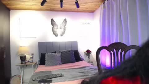 Snapshot of lust_mom chatting on 02.22.25 Angela 3 online show from 02.22.25