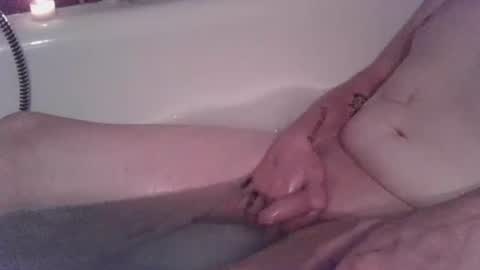 Snapshot of lustinstinct chatting on 07.13.26 lust de 35 online show from 07.13.26