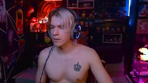 Snapshot of lustymatt chatting on 10.22.25 lustymatt online show from 10.22.25