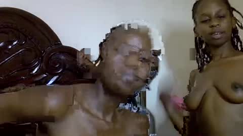 Snapshot of lutino_lovebirds chatting on 04.05.26 lutino_lovebirds online show from 04.05.26