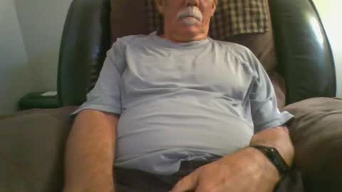 Snapshot of luv269er chatting on 02.05.25 luv269er online show from 02.05.25