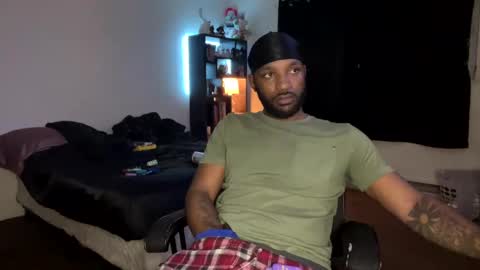 Snapshot of luverboibbc chatting on 02.16.25 luverboi online show from 02.16.25