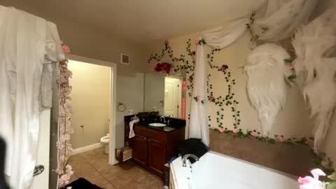 luvvlee online show from 03.04.26