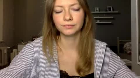 Snapshot of lux_millie chatting on 03.03.26 Millie online show from 03.03.26