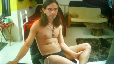 Snapshot of lux_uri chatting on 11.08.25 James online show from 11.08.25