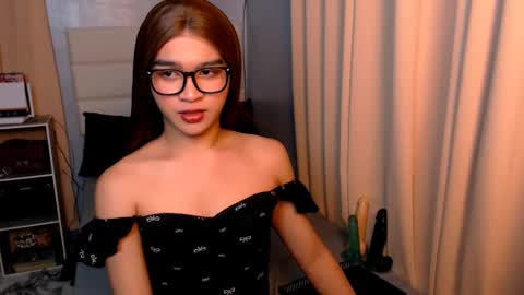 queen lux online show from 02.27.25