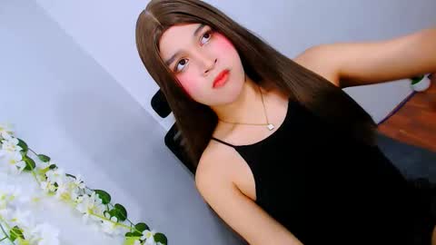 queen lux online show from 11.11.25