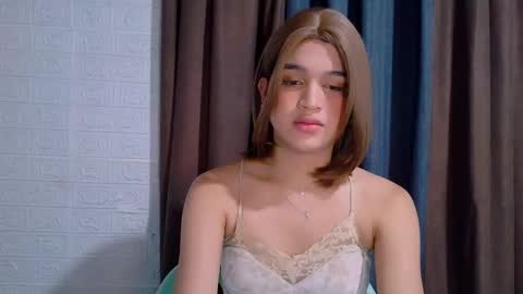 queen lux online show from 12.21.25