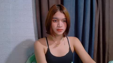 Snapshot of lux_white chatting on 04.23.26 queen lux online show from 04.23.26