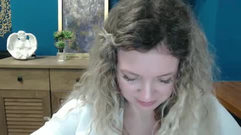 Snapshot of luxdonna chatting on 05.25.26 Donna online show from 05.25.26