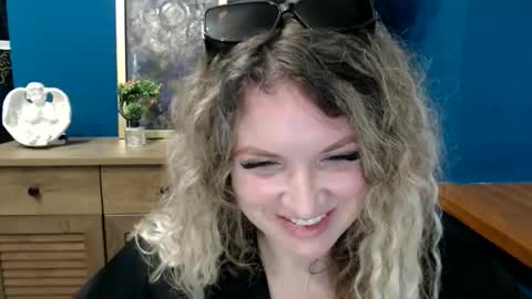 Snapshot of luxdonna chatting on 05.27.26 Donna online show from 05.27.26