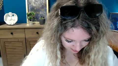 Snapshot of luxdonna chatting on 05.28.26 Donna online show from 05.28.26