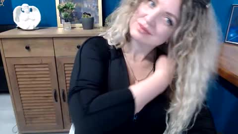 Snapshot of luxdonna chatting on 05.29.26 Donna online show from 05.29.26