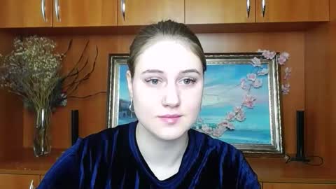 Vivienne online show from 03.31.26