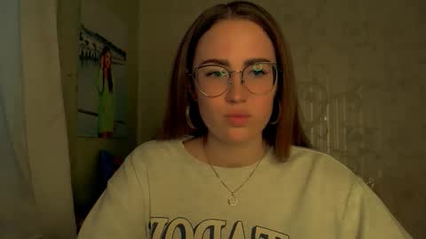 Snapshot of luxie_queen chatting on 04.18.26 Katie online show from 04.18.26