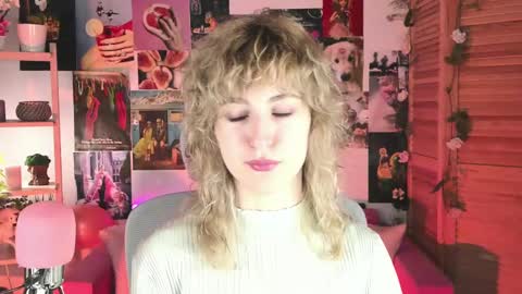 Snapshot of luxrayi chatting on 01.08.25 Ray online show from 01.08.25