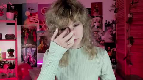 Snapshot of luxrayi chatting on 01.08.25 Ray online show from 01.08.25