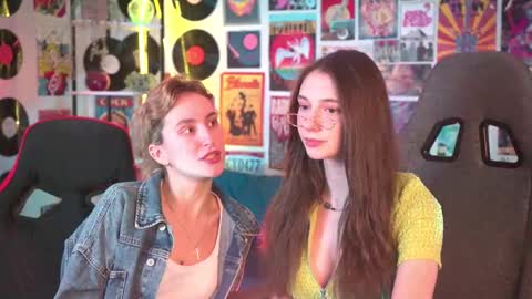 Snapshot of luxrayi chatting on 01.10.25 Ray online show from 01.10.25