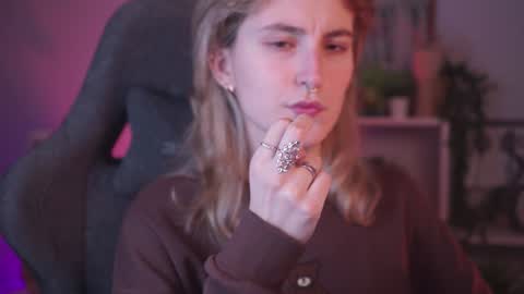 Snapshot of luxrayi chatting on 01.13.25 Ray online show from 01.13.25