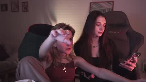 Snapshot of luxrayi chatting on 01.16.25 Ray online show from 01.16.25