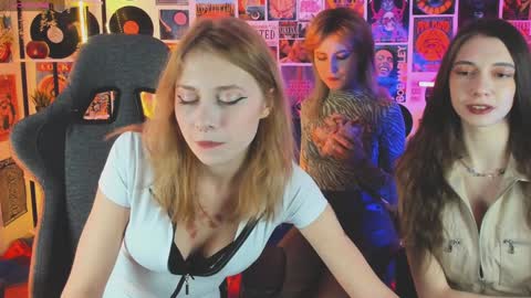 Snapshot of luxrayi chatting on 01.21.25 Ray online show from 01.21.25