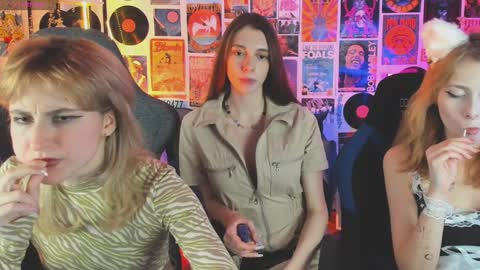 Snapshot of luxrayi chatting on 01.21.25 Ray online show from 01.21.25