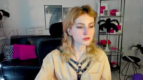 Snapshot of luxrayi chatting on 01.25.25 Ray online show from 01.25.25