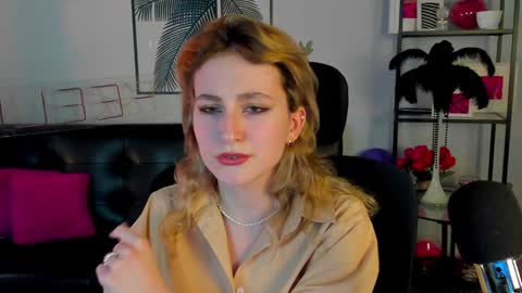 Snapshot of luxrayi chatting on 01.25.25 Ray online show from 01.25.25