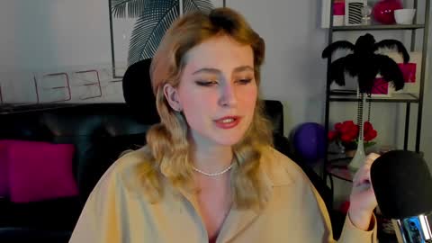 Snapshot of luxrayi chatting on 01.25.25 Ray online show from 01.25.25