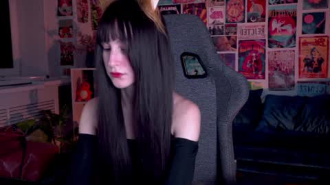 Snapshot of luxrayi chatting on 02.01.25 Ray online show from 02.01.25