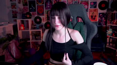 Snapshot of luxrayi chatting on 02.01.25 Ray online show from 02.01.25