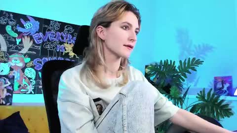 Snapshot of luxrayi chatting on 02.17.25 Ray online show from 02.17.25