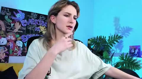 Snapshot of luxrayi chatting on 02.17.25 Ray online show from 02.17.25