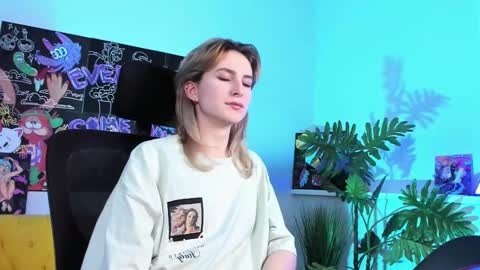 Snapshot of luxrayi chatting on 02.18.25 Ray online show from 02.18.25