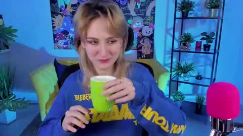 Snapshot of luxrayi chatting on 02.20.25 Ray online show from 02.20.25