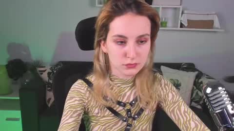 Snapshot of luxrayi chatting on 03.02.25 Ray online show from 03.02.25