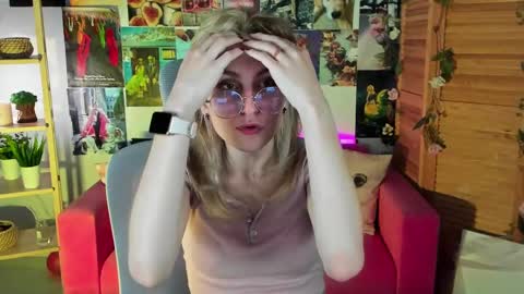 Snapshot of luxrayi chatting on 03.12.25 Ray online show from 03.12.25