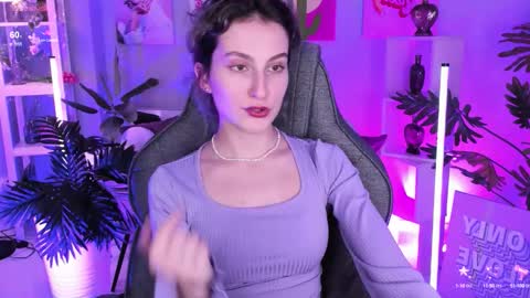 Snapshot of luxrayi chatting on 09.27.25 Ray online show from 09.27.25