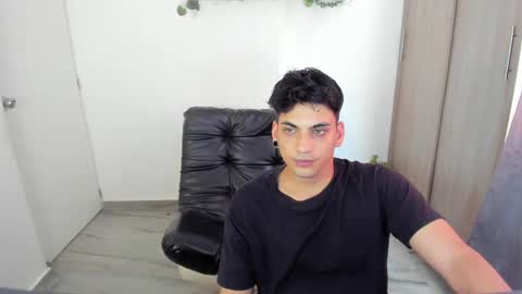 Snapshot of luxrx chatting on 05.12.26 luxrx online show from 05.12.26