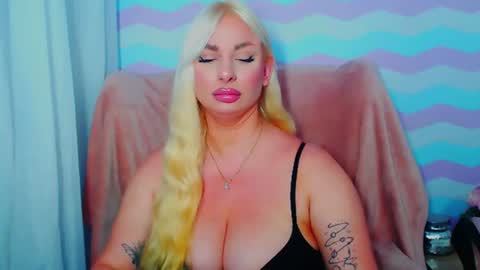 Luxuriaa online show from 07.20.26