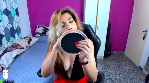 Snapshot of luxuriousts_ chatting on 10.12.25 Vanessa --- online show from 10.12.25