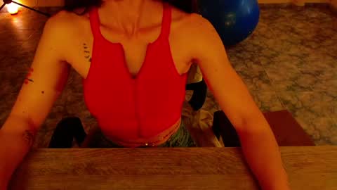 Snapshot of luxurydivine chatting on 04.30.26 Liss online show from 04.30.26