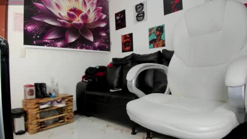 Snapshot of lycoris_ chatting on 10.21.25  Lycoris  online show from 10.21.25
