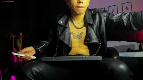 Lyle Bennett Freelance Model online show from 07.24.26