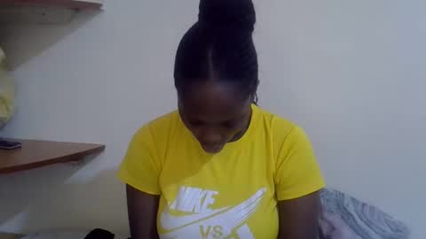 Snapshot of lyn_anna chatting on 02.14.26 lyn_anna online show from 02.14.26