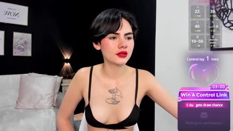 Snapshot of lyn_lebelle chatting on 12.24.24 Lyn online show from 12.24.24