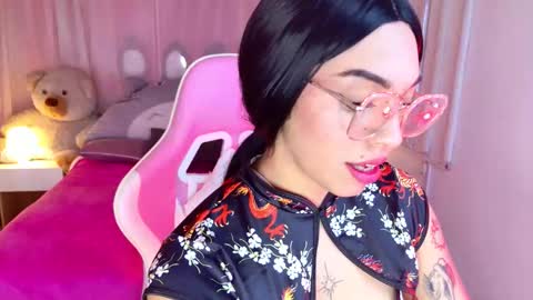 Snapshot of lyna_love chatting on 10.15.25 Lyna love online show from 10.15.25