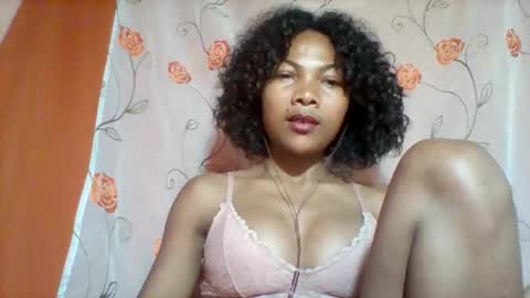 Snapshot of lyndah19 chatting on 11.25.25 lyndah19 online show from 11.25.25