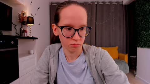 Snapshot of lynettebails chatting on 02.08.25 Sara online show from 02.08.25